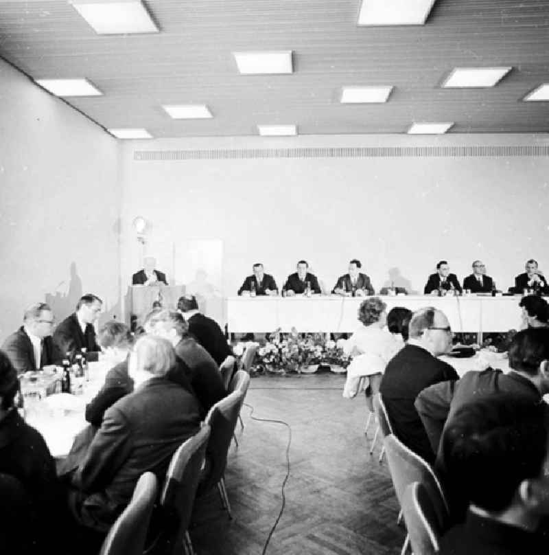 29.03.1967
Pressekonferenz mit Albert Norden (geb. 4.12.1904 Myslowitz/Ost-Oberschlesien; gest. 30.5.1982
SED-Funktionär) am 29.