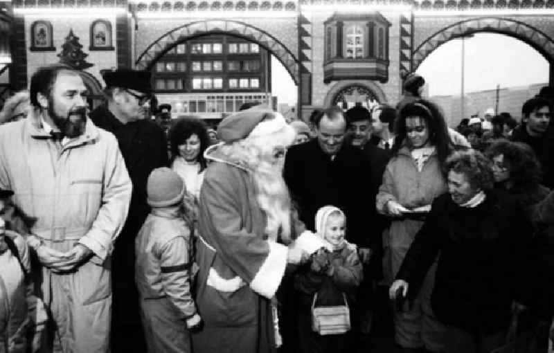 24.11.1987
Eröffnung des Weihnachtsmarktes in Berlin

Umschlagnr.: 1297