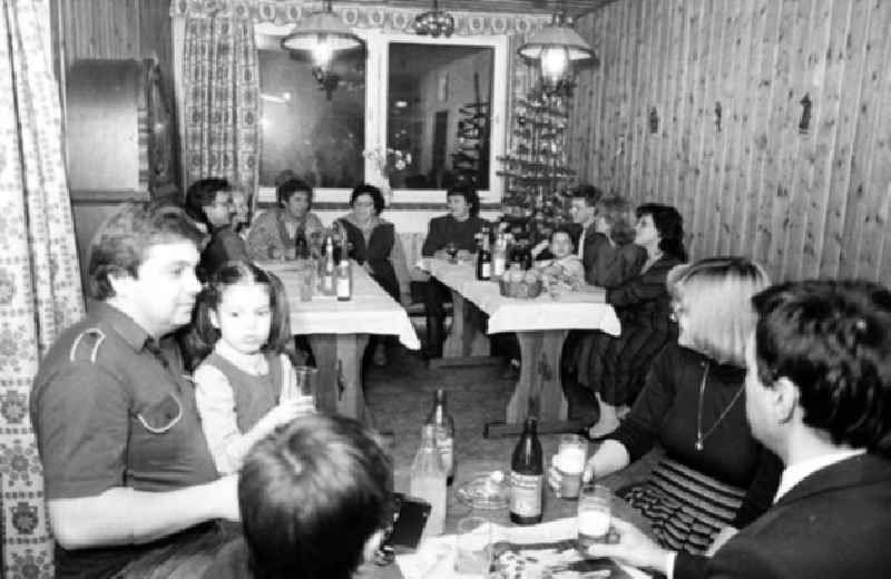 26.12.1986
Klub der Hausgemeinschaft Fischerinsel in Berlin-Mitte

Umschlagnr.: 1397