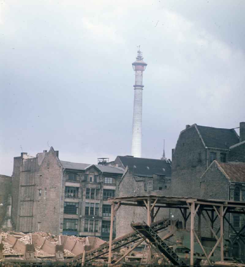 Construction site for the construction of the Berlin TV Tower in the city center of East Berlin - Mitte in the GDR - German Demokrtatische Republic