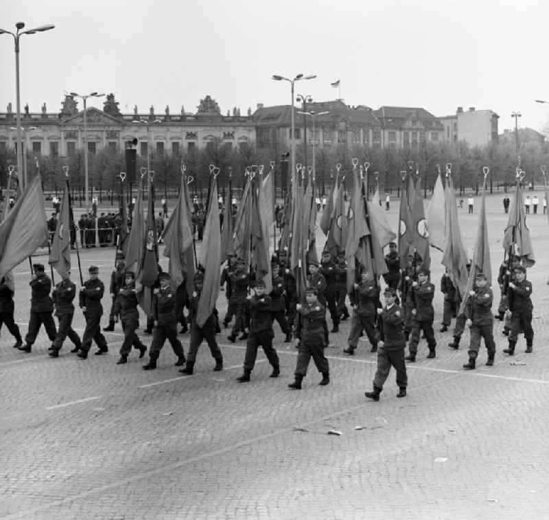 The members of the fighting groups of the working class during the advance to the VIP stand to fight and holiday of the 1st On May Schlossplatz in Berlin - Mitte