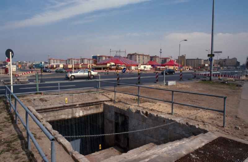 The outputs of the S - Bahn station Potsdamer Platz in Berlin - Mitte were uncovered in 1993. In the background a gas-forming  circus on the former border strip