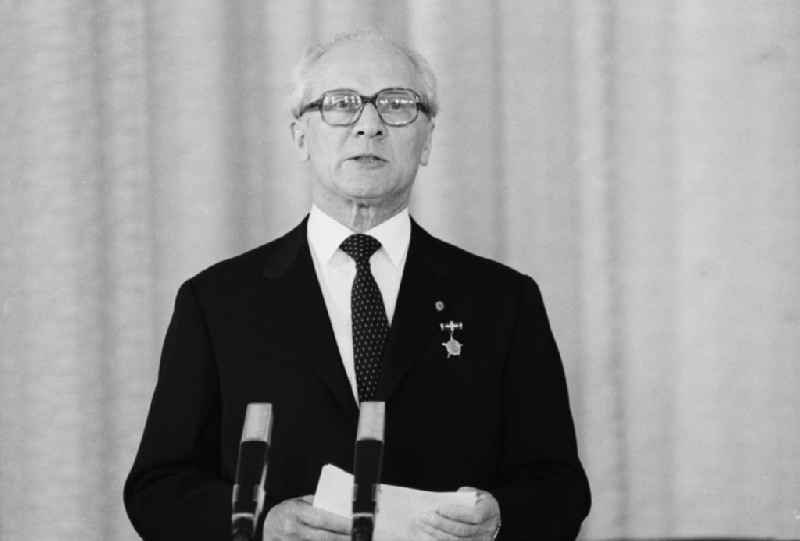 Speech Erich Honecker in the building of the State Council State Visit of the President of the Democratic People's Republic of Korea (North Korea) in Berlin - capital of the GDR (German Democratic Republic)