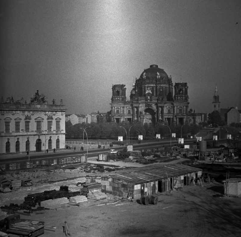 View of the Berliner Dom on the Spree Island between Arsenal (left) and St. Mary's Church (right) in Berlin - Mitte. In the foreground the construction site of the Ministry of Foreign Affairs is to see