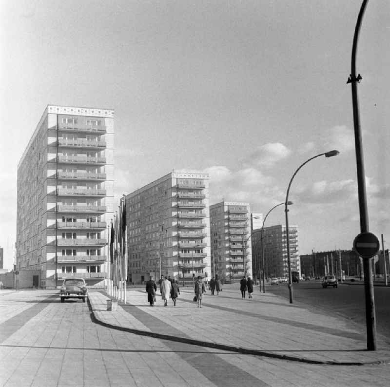 Blick auf die Alexanderstraße in Richtung Jannowitzbrücke in Berlin - Mitte.
