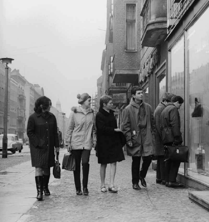 Young people in the first fashion house of youth in the Pappelallee2 in Berlin - Prenzlauer Berg. The youth of the GDR did not want to look grown up and stuffy. Youth fashion (Jumo) - As the own textile sector was established