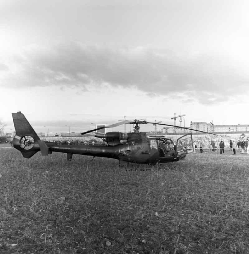 A British military helicopter lands on the open space at Potsdamer Platz in Berlin. The Army Air Corps (AAC) of the British Army, the Army Air Corps of the United Kingdom. Here's an observation helicopter Gazelle AH1