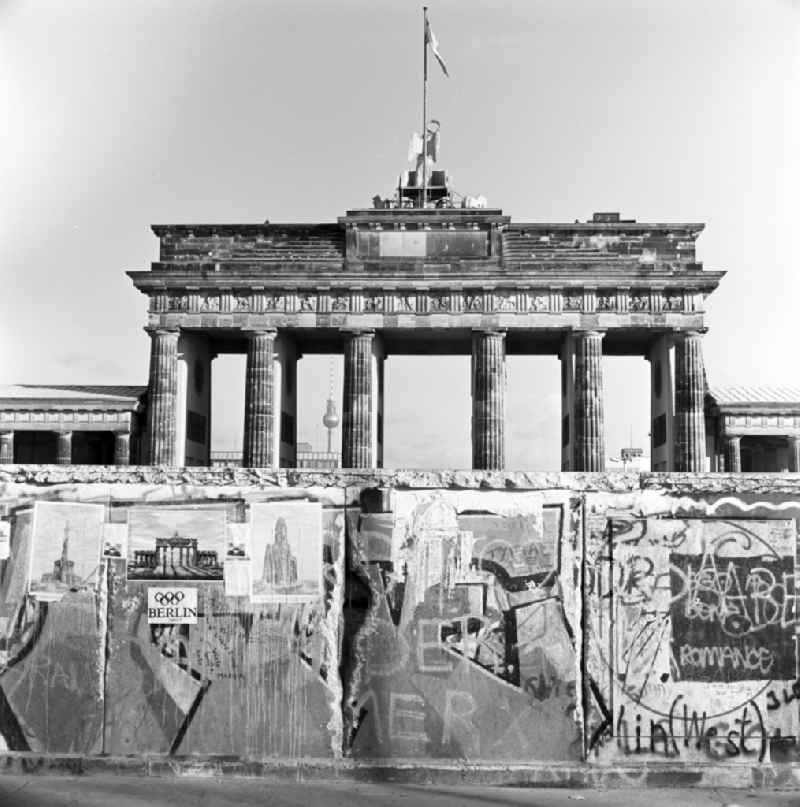 View of the Brandenburg Gate from West Berlin to East Berlin