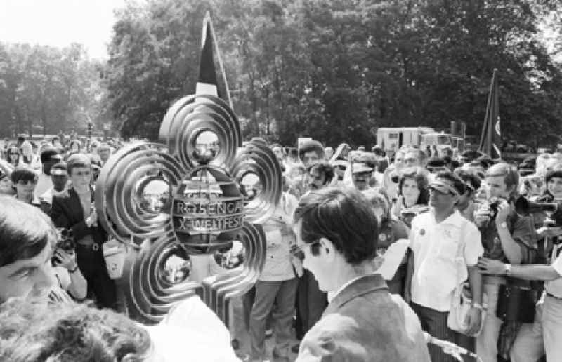 30.07.1973
Berlin - Rosenpflanzen im Treptower Park
1