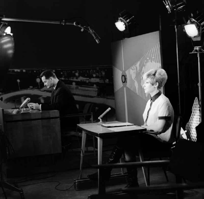 Anne Marie Brodhagen is a former announcer and presenter of the GDR television. It was further known through the television program 'Zoo Tele fail'. It formed from the later ones Program spokesman. Here in the studio in Berlin - Adlershof