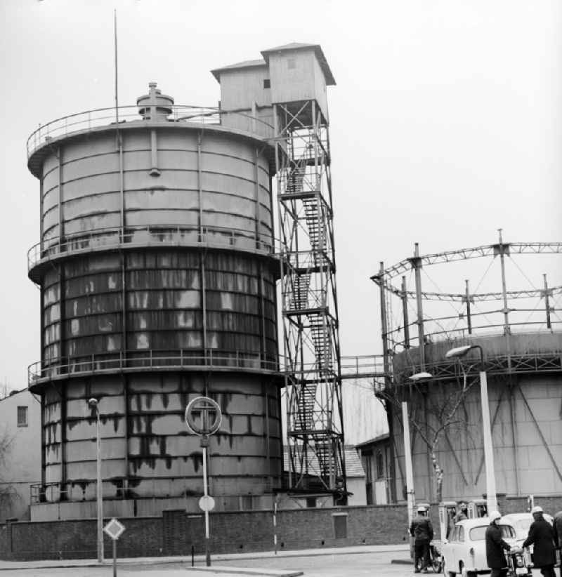 The technical monuments gasworks Bernau bei Berlin is one of the state of Brandenburg in the area of the former GDR, German Democratic Republic with the 1932 disc constructed gas container Gasometer was until the year 1966 in function