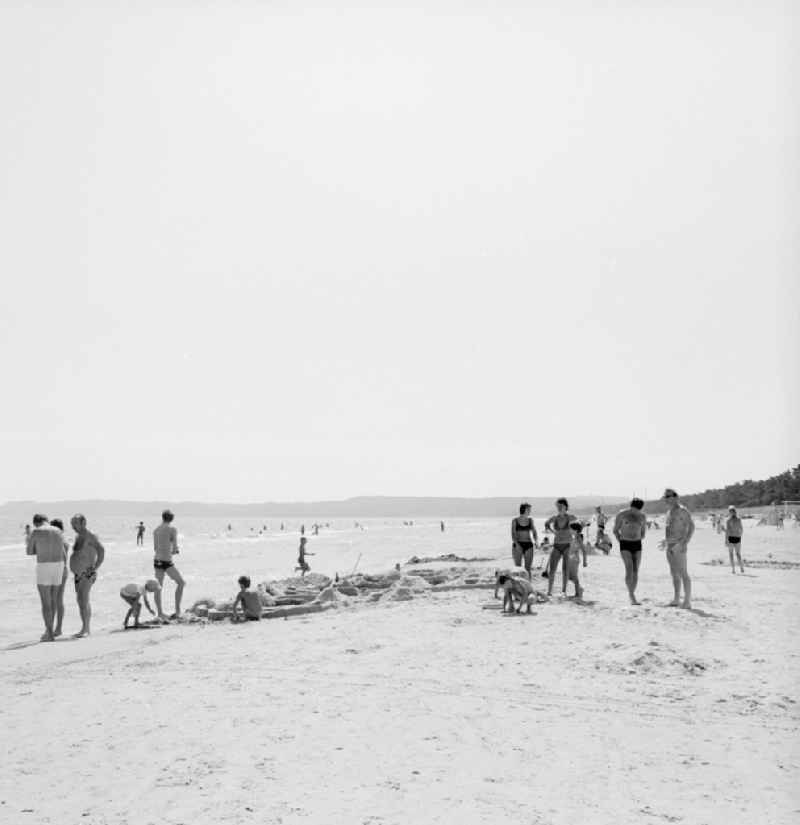 Bathers on the beach in Binz, on the island of Ruegen in Mecklenburg-Western Pomerania in the field of the former GDR, German Democratic Republic