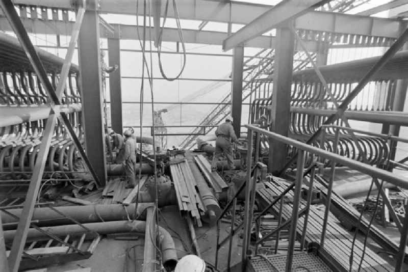 Workers of a brigade in the power station Boxberg in Boxberg/Oberlausitz in the state Saxony on the territory of the former GDR, German Democratic Republic