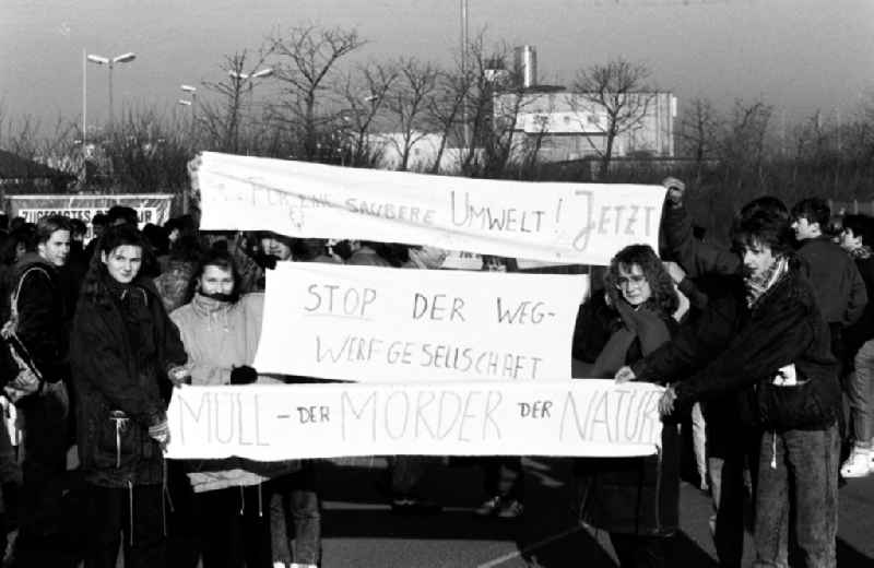 Schöneiche - Brandenburg
Demo gegen Mülldeponie Schöneiche
18.