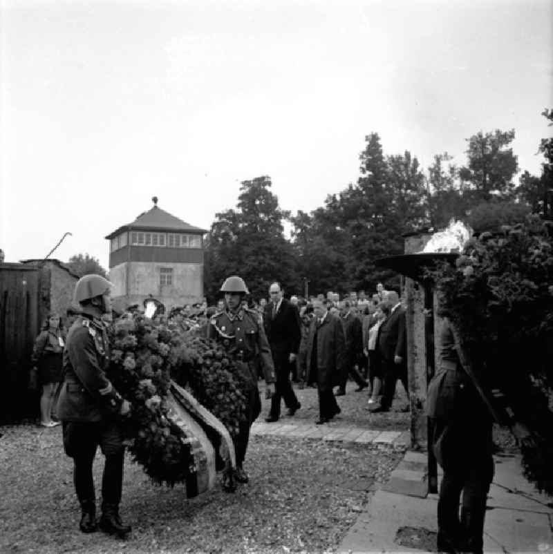 16. August 1969 25 Jahre Ermordung von Ernst Thälmann Gedenkfeier in Buchenwald mit Alfred Neumann