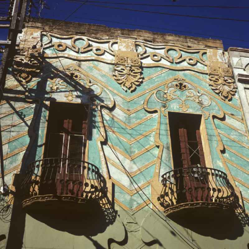 Blick auf eine Hausfassade in der drittgrößten Stadt Kubas, Camagüey.