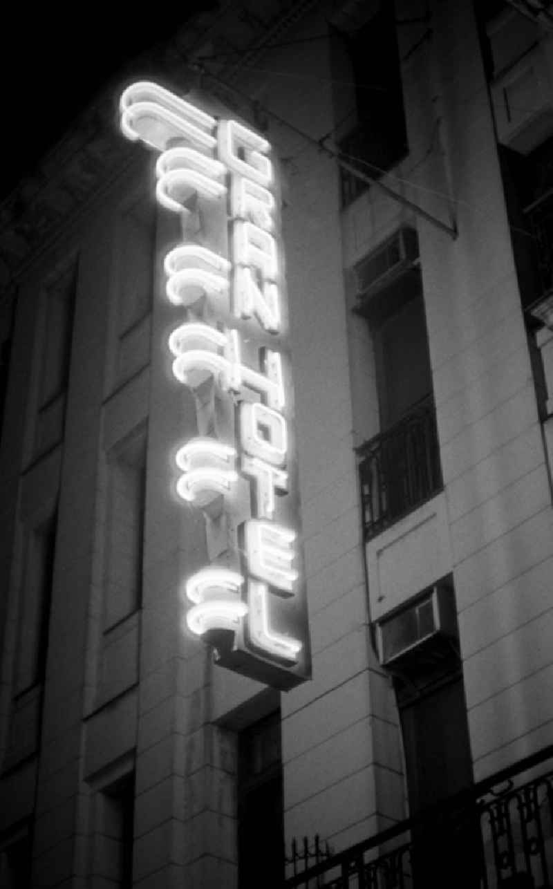 Leuchtschrift des Gran Hotel in Camagüey.