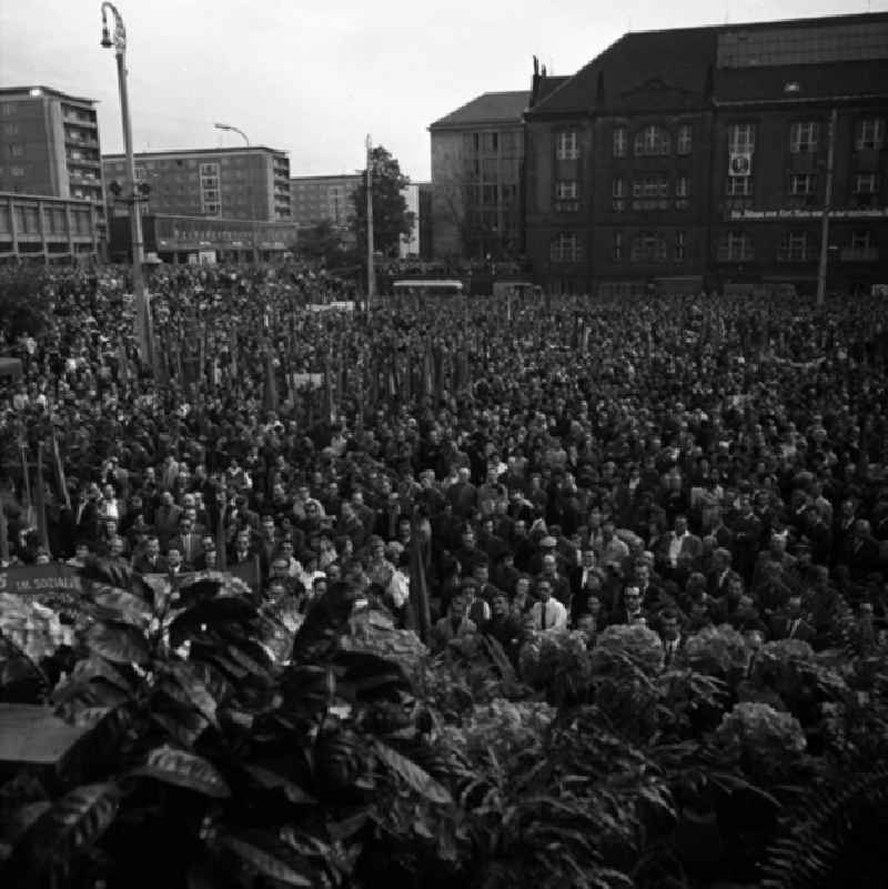 06.04.1968
Kundgebung in Karl- Marx Stadt.
15
