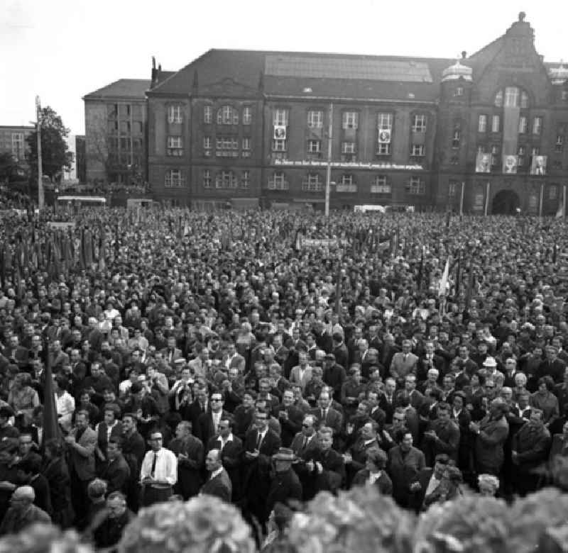06.04.1968
Kundgebung in Karl- Marx Stadt.
15