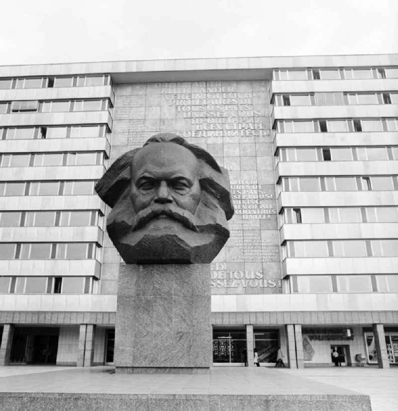 The Karl Marx Monument in Karl-Marx-Stadt now Chemnitz in Saxony on the territory of the former GDR, German Democratic Republic