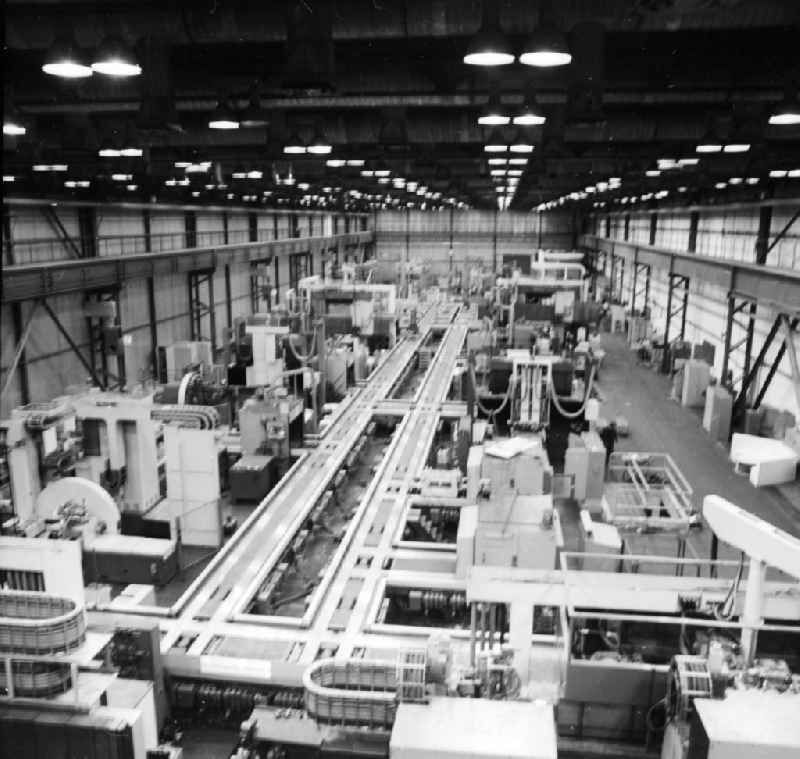 Production hall with CNC to steered machines in Fritz Heckert-Kombinat in Karl's Marx town, today Chemnitz in the federal state Saxony in the area of the former GDR, German democratic republic