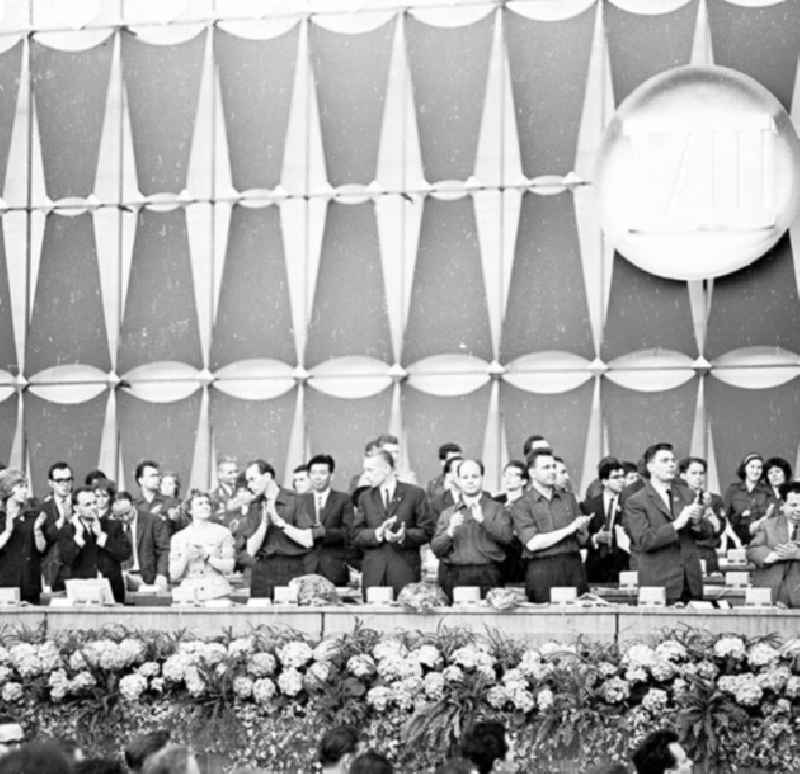 1967
VIII. Parlament der Freien Deutschen Jugend (FDJ) in Karl-Marx-Stadt, heute Chemnitz (Sachsen)