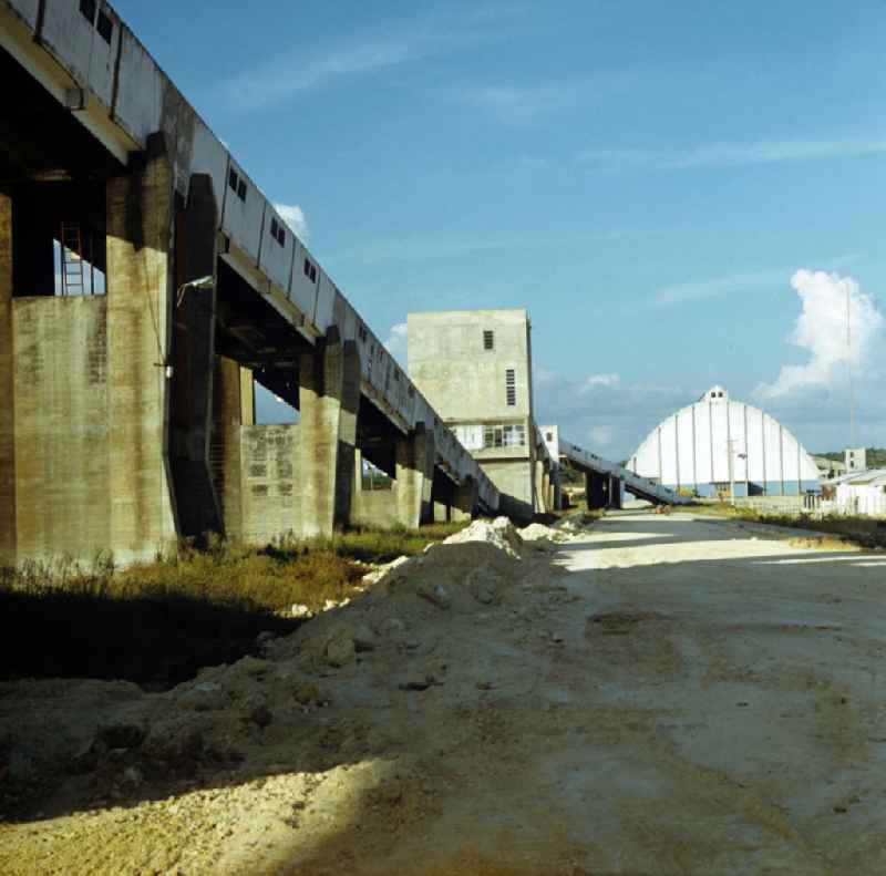 Blick auf eine Düngemittelfabrik in Cienfuegos. In den 60er und 7