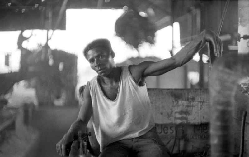 Arbeiter einer Zuckerfabrik in Cienfuegos. In den 60er und 7