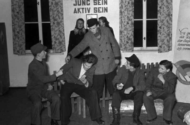 Young farmers as participants in a discussion during a work meeting in the rooms of young FDJ members in an LPG (agricultural production cooperative) in Doebeln in the state of Saxony on the territory of the former GDR, German Democratic Republic