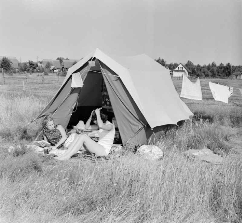 Two women camping at the campsite in the seaside Dierhagen between the Baltic Sea and Bodden on the Fischland-Zingst peninsula in Dierhagen in Mecklenburg-Vorpommern on the territory of the former GDR, German Democratic Republic