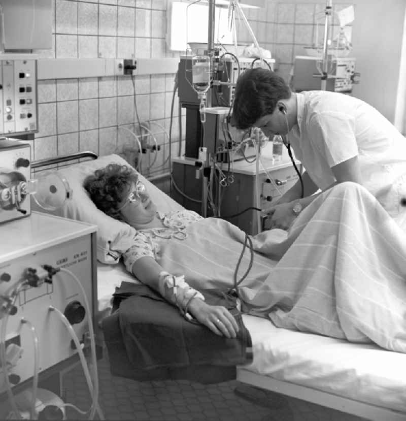 One patient in the dialysis ward at the hospital Dresden-Friedrichstadt in Dresden in Saxony today