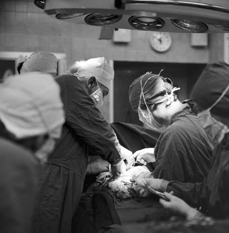 Doctors and nurses during an operation in the operating theater at the hospital Dresden-Friedrichstadt in Dresden in today's state of Saxony