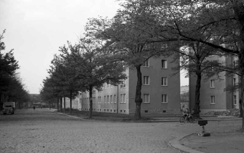 New buildings on the corner of Heubnerstrasse and Mueller-Berset-Strasse in the Striesen district in Dresden in the state Saxony on the territory of the former GDR, German Democratic Republic