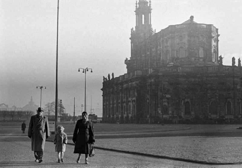 Pedestrians and passers-by in the traffic of a family with a child on the Augustusbruecke on the Augustusbruecke street in the Altstadt district in Dresden, Saxony in the territory of the former GDR, German Democratic Republic