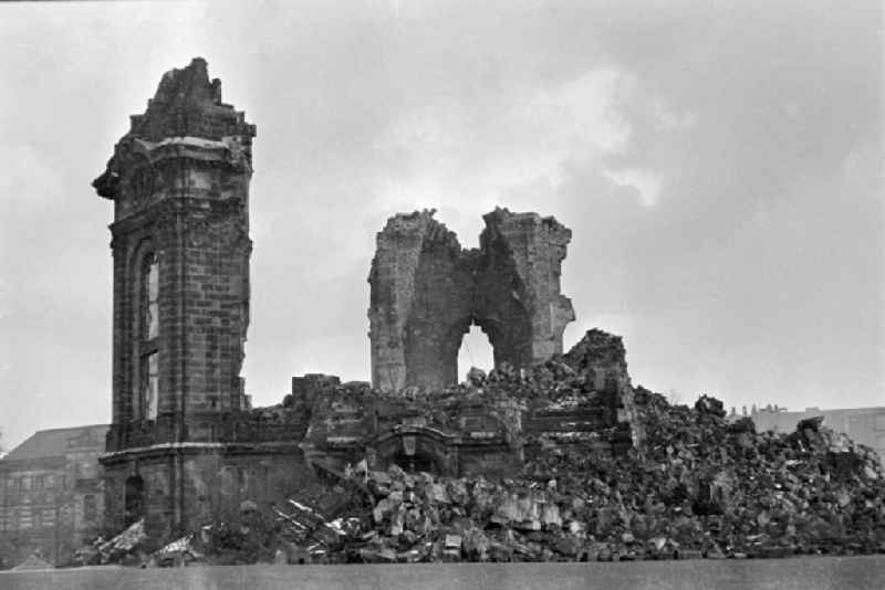 Ruins Remains of the facade and roof structure of the national monument of the Frauenkirche on Rampische Strasse in the Altstadt district of Dresden, Saxony in the territory of the former GDR, German Democratic Republic