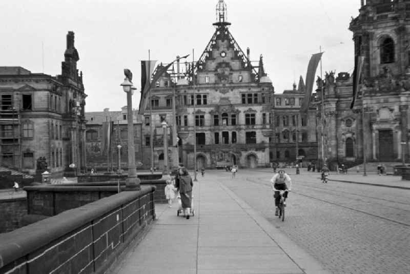 Ruins of the rest of the facade and roof structuredes Dresdner Schloss on bridge Augustusbruecke in the district Altstadt in Dresden, Saxony on the territory of the former GDR, German Democratic Republic