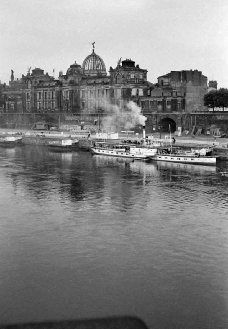 Excursion ships and passenger ships for the transport of passengers der 'Weissen Flotte' on street Terrassenufer on elbe river in the district Altstadt in Dresden, Saxony on the territory of the former GDR, German Democratic Republic