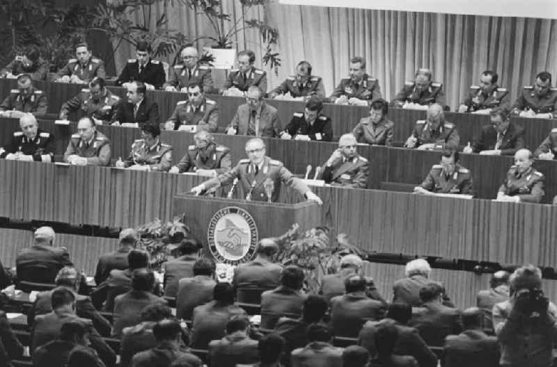 Colonel General Heinz Kessler (Chief of the Main Staff of the NVA) speaks at the lectern in front of soldiers, non-commissioned officers, officers and generals as members of the NVA National People's Army at the delegates' conference in the Kulturpalast in the Altstadt district of Dresden, Saxony in the territory of the former GDR, German Democratic Republic
