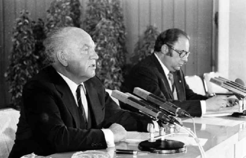 13.12.1981
Pressekonferenz Meyer-Becker am Bogensee (Brandenburg) nahe Eberswalde-Finow, Neues Deutschland

Umschlagnr.: 39