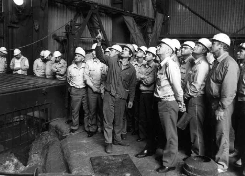 Besuch von Politoffizieren im Stahlwerk Eisenhüttenstadt
1988