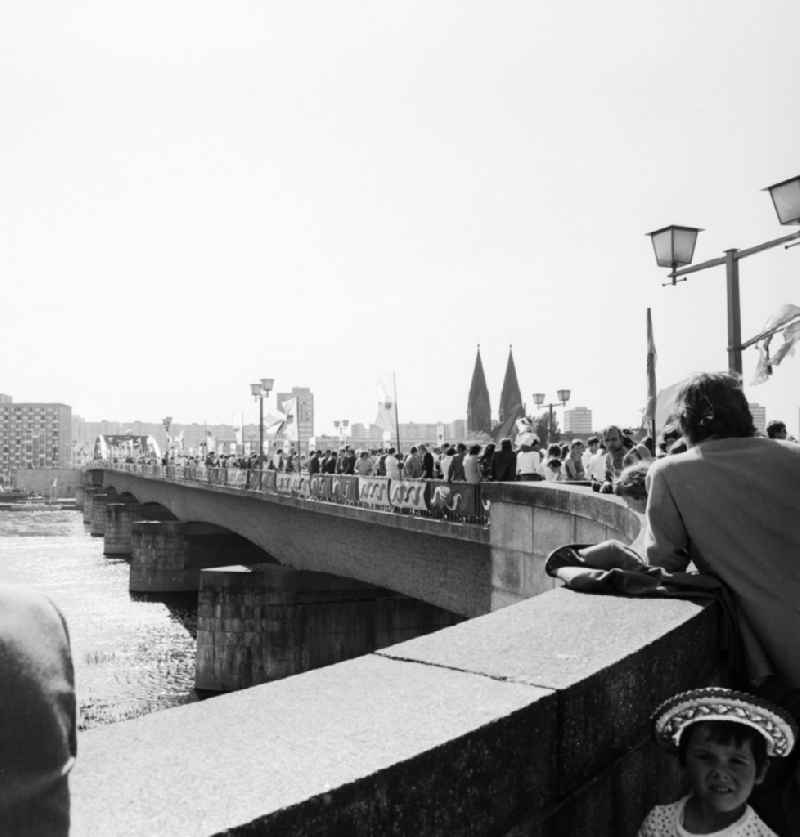 Teenagers on the 'Bridge of Friendship' at the Pentecost meeting of the FDJ in Frankfurt (Oder) in Brandenburg in the area of the former GDR, German Democratic Republic. Here on the Polish side, in Slubize, facing in the direction of Frankfurt / Oder