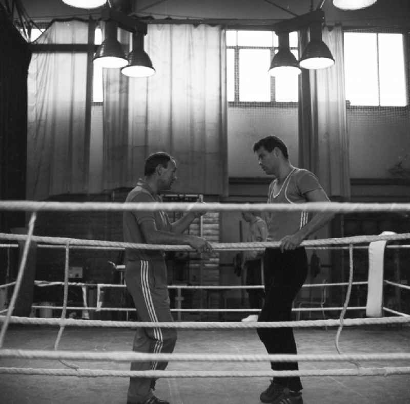Henry Maske and his coach Manfred Wolke training boxing in Frankfurt / Oder in Brandenburg