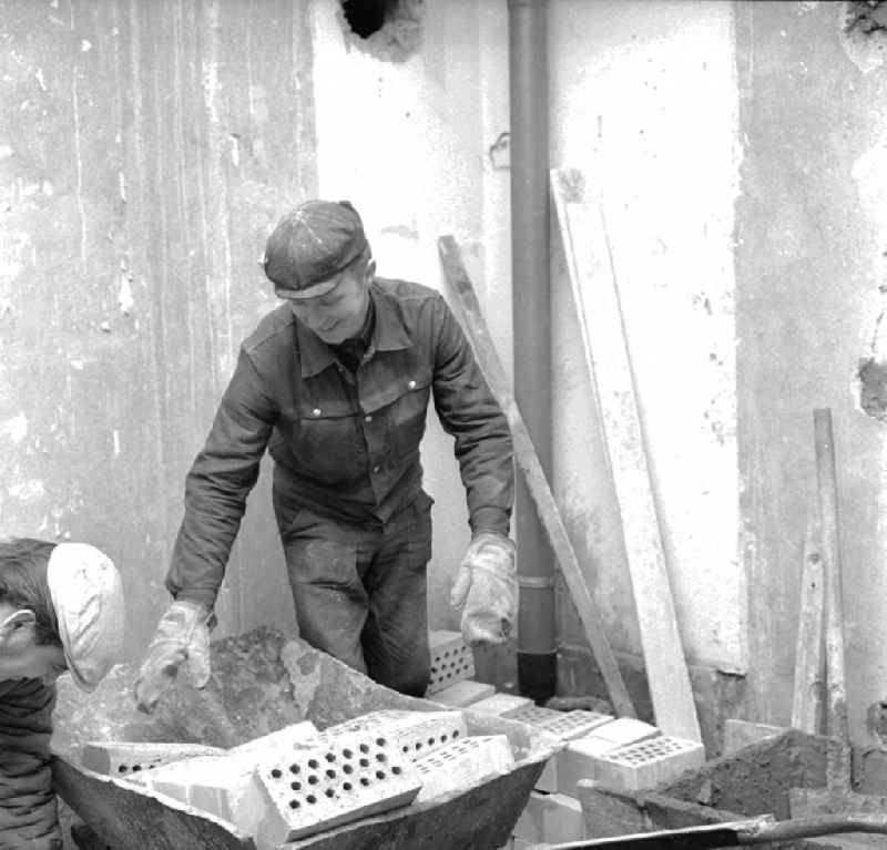 Stove fitter while putting up a tiled stove in Frankfurt (Or) in the federal state Brandenburg in the area of the former GDR, German democratic republic