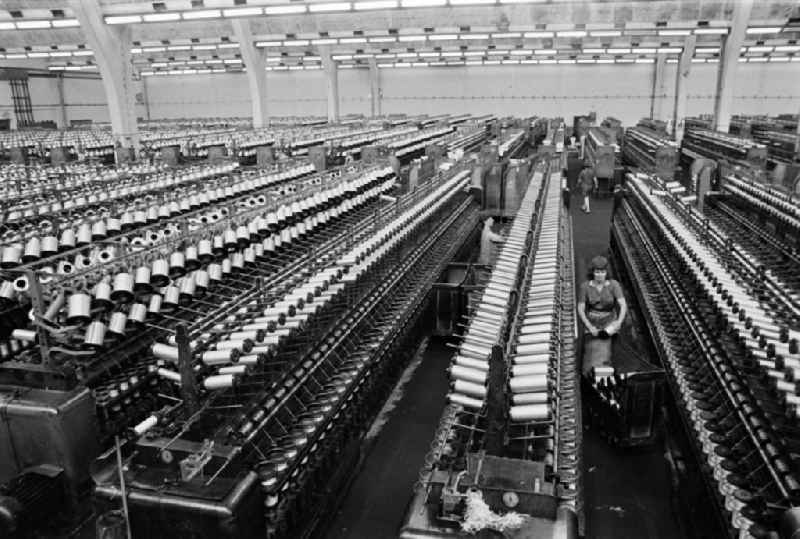 Direct cabling machines with spools for tire cord in the production plant and operating facilities of the VEB Reifenkombinat Fuerstenwalde, later Pneumant Reifen Gmbh and Goodyear, in Fuerstenwalde/Spree in the state Brandenburg on the territory of the former GDR, German Democratic Republic