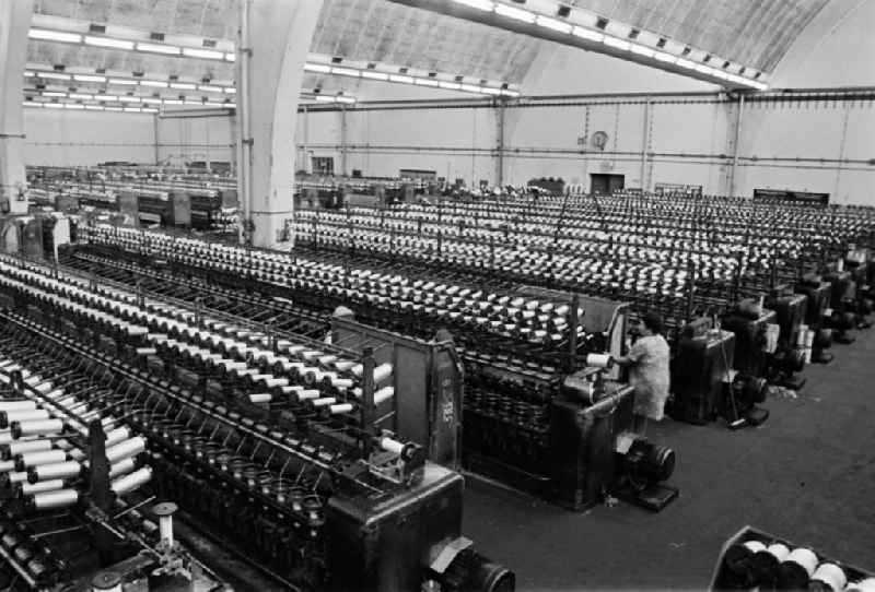 Direct cabling machines with spools for tire cord in the production plant and operating facilities of the VEB Reifenkombinat Fuerstenwalde, later Pneumant Reifen Gmbh and Goodyear, in Fuerstenwalde/Spree in the state Brandenburg on the territory of the former GDR, German Democratic Republic