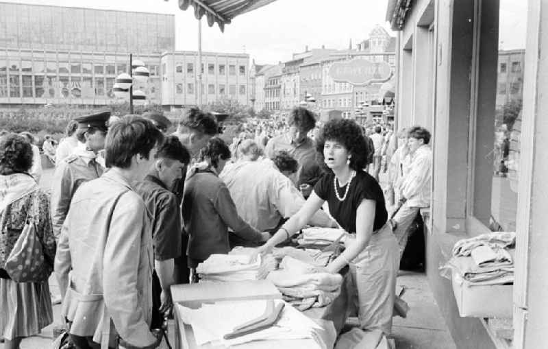 VII. Festival der Freundschaft in Gera 1987
Auf dem Markt

06.