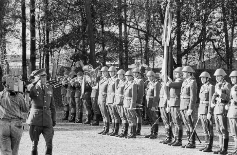 Major General Horst Stechbarth walking through the parade formation of soldiers and officers of Panzer Regiment 8 (PR-8) on the occasion of the ceremonial and media-effective dissolution of the troop unit on the grounds of the Artur Becker barracks in Goldberg in the state of Mecklenburg-Western Pomerania on the territory of the former GDR, German Democratic Republic