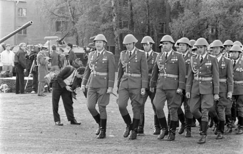 Parade formation and march of soldiers and officers of Panzer Regiment 8 (PR-8) on the occasion of the ceremonial and media-effective dissolution of the troop unit on the grounds of the Artur-Becker barracks in Goldberg in the state of Mecklenburg-Western Pomerania in the area of the former GDR, German Democratic Republic