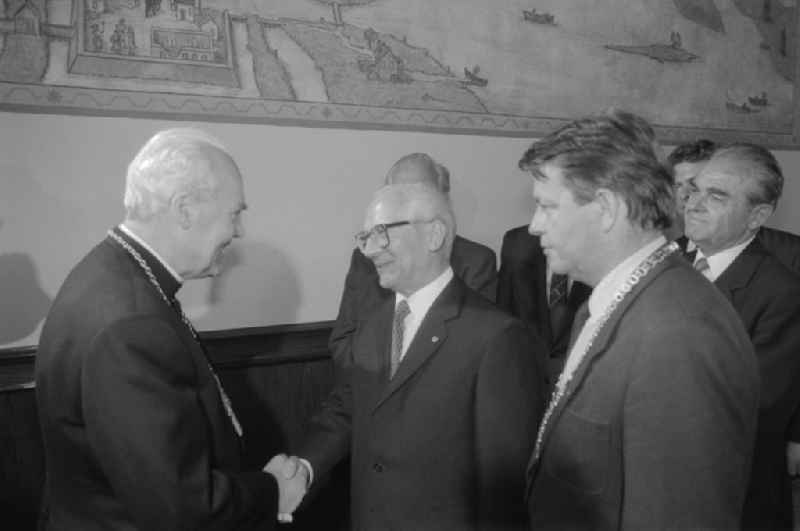 Welcome Erich Honecker by Bishop Horst Gienke to Domeinweihung in Greifswald in Mecklenburg-Western Pomerania in the field of the former GDR, German Democratic Republic