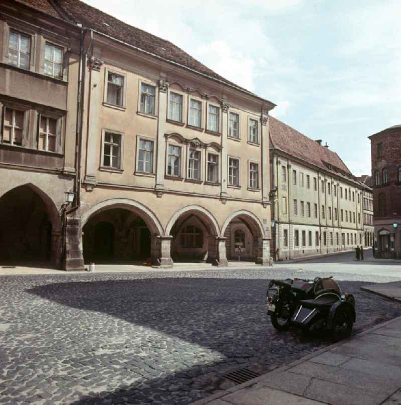 Blick auf historische Bürgerhäuser am Untermarkt in Görlitz - hier das Gebäude 'Brauner Hirsch' am Untermarkt 26.